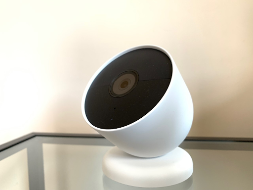 Nest Cam (battery) in magnetic stand