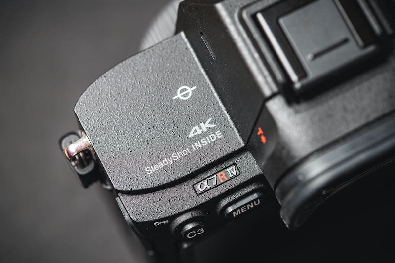 Resolution is the number of distinct pixels there are. This DSLR has branding on the exterior that advertises its 4K video capabilities. 